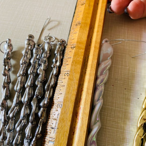 Huge Lot of Vintage Plastic Icicle Christmas Ornaments 31 Pieces 60s 70s - Picture 8 of 14